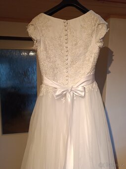 Krajkové svatební šaty - 6