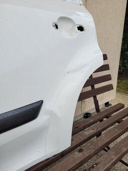 Prodám levé zadní dveře Škoda Yetty - 6
