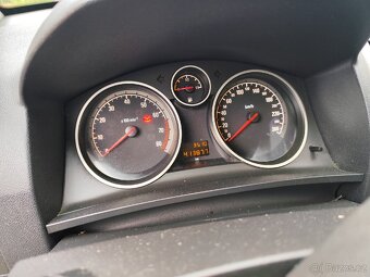 Opel Zafira 1.8 na LPG rok 2007 - 6