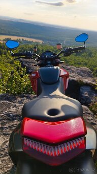 Ducati hypermotard 1100 S - 6