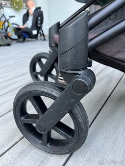 Hluboká korbička Cybex Priam Lux KOI a podvozek - 6