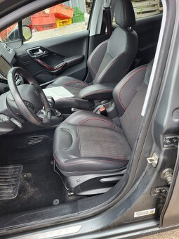 Peugeot 208 - 6