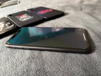 Apple iPhone 11, 64GB Black - 6