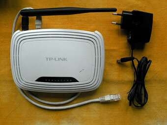 Nabíječky, měřicí přístroje, router, teploměr, mobily aj. - 6