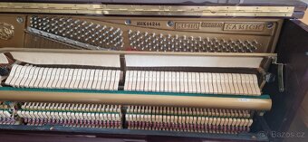 Piano Samick 118 - Třeseň se židlí r. v. 1995 - 6