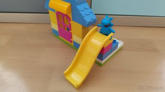 10606 Doktorka plyšáková: ordinace na dvorku - lego duplo - 6