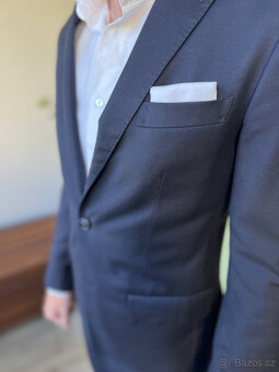 Oblek a dvě košile od krejčího Lee Baron z Hongkongu - 6