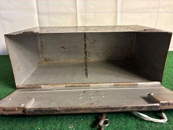 Starožitný kovový trezor - 6