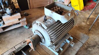 Asynchronní motor 22 / 25,3 kW - 6
