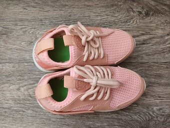 Dětské holčičí Nike tenisky, vel. 28 - 6