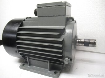 Patkový elektromotor 380V.2,2kw-2865ot.min.Mohelnice. - 6