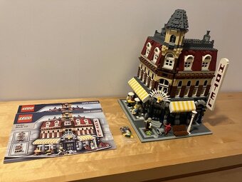 LEGO Modular building - 10224 Radnice - 6