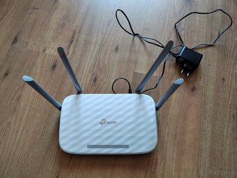 Wifi routery HONOR 3 Wi-Fi 6 Plus a TP-Link Archer C50 - 6