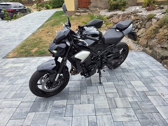 Kawasaki Z900 2025 černá - 6