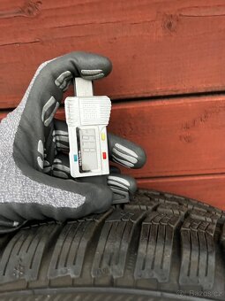Prodám zimni sadu 185/60 R15 na plechových diskách 5x100 - 6