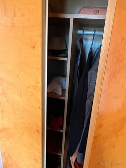 stará ložnice(postel,noční stolek,4x skříň) - 6