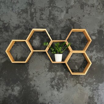 Prodám závěsné police hexagon (6 ks) - 6