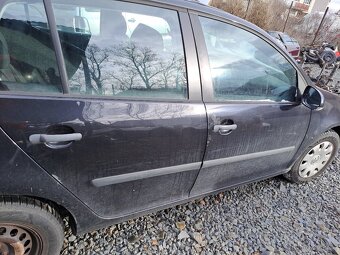 Volkswagen golf 5.  Barva lc9z LC9Z CERNA - 6