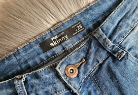 Skinny džíny s nášivkami - 6