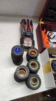 2 x RC auto Traxxas Teton 1/18 - 6