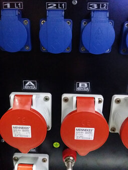 Stavební rozváděč 1x400V/63A, 5x400V/32A, 7x240V/16A v case - 6