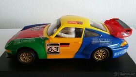 Auto na autodráhu Porsche 911 v měřítku 1:32 nehrané - 6