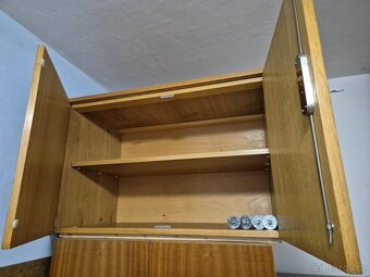 starší šatní skříń a skříňka - 6
