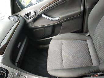 Prodám Ford Galaxy GHIA 7Mist - 103KW - 6