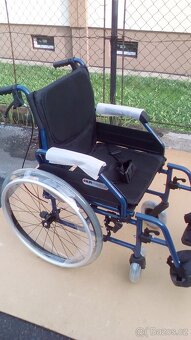 INVALIDNÍ VOZÍK-46CM-ODLEHČEN-BRZDY PRO DOPROVOD - 6