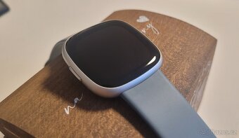 Hodinky FITBIT Versa 4 - 6