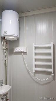 Obytný/kancelářský kontejner o rozměru 3 x 8 m - 6