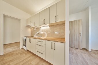 Prodej bytu o dispozici 3+1 s lodžií po kompletní rekonstruk - 6