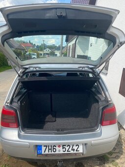 VW Golf 1.6 FSI benzín - 6