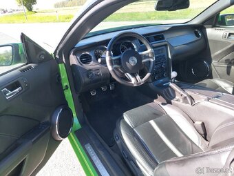 Ford mustang 5.0 GT manuál - 6