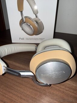 Sluchátka Bowers & Wilkins PX8 - 6