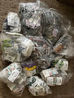 Sponky, skřipce, pírka, čelenky, gumičky do vlasů a jiné - 6