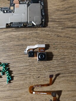 Náhradní díly z Xiaomi Redmi 10C - 6