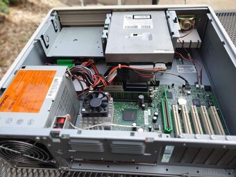Značková retro sestava COMPAQ DESKTOP EN - PENTIUM III - 6