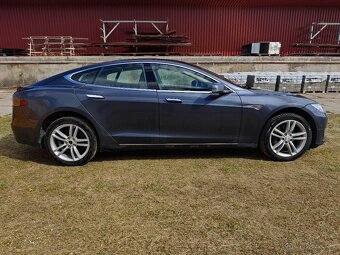 Tesla Model S 85d free charging panorama - 6