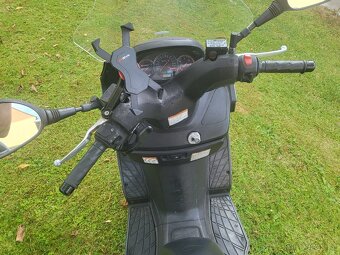 Skútr Suzuki Burgman 150 výkon 10,5KW - 6