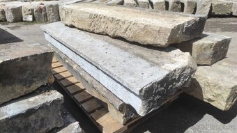 Staré kamenné římsy, pískovcové římsy, parapety - 6