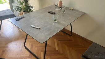 Prodám jídelní stůl Hom'in - 6
