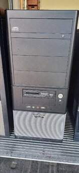 PC, monitory, klávesnice, kabely, routery atd - 6