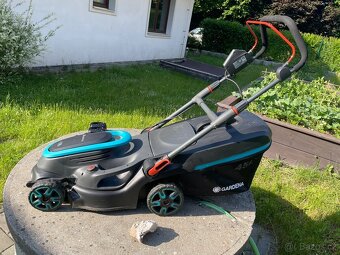GARDENA Rotační sekačka AKU PowerMax 37/36V P4A (1x4 Ah) - 6