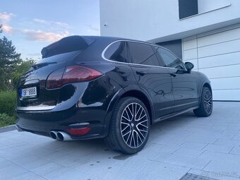 Porsche Cayenne Turbo V8, 368 kW - 6