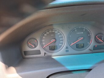 Volvo V70 TDI 103kW, r.v. 2001, manuál. - 6