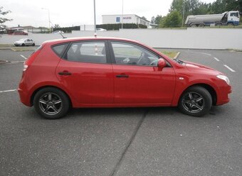 Hyundai i30 1.6 CRDI, r.v. 7/2009, klima, ALU kola, nová STK - 6