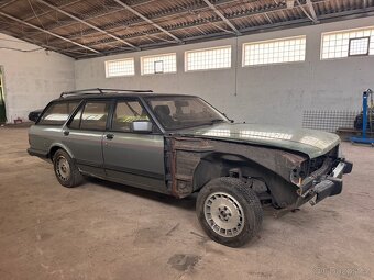 Ford Granada 2.8 injection - náhradní díly - 6