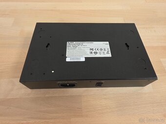 Switch Zyxel GS1100-16 – 16portový Gigabit - 6