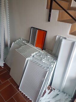 Regály a prodejní pult - 6
